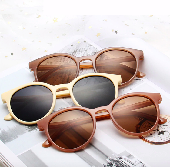 Lunettes de soleil femme vintage plastique