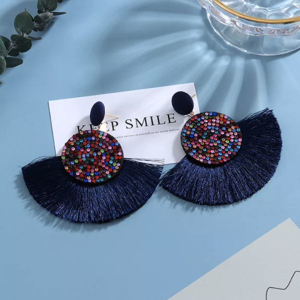 boucles doreilles pendantes fantaisie bleues oversize la selection parisienne