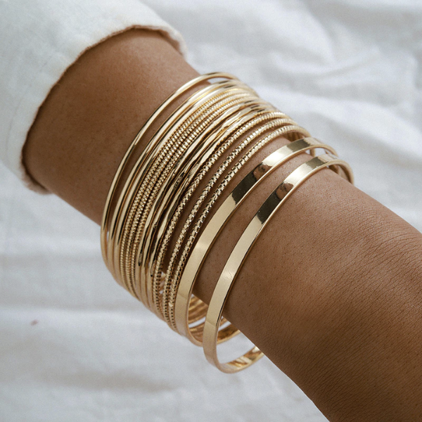 set de bracelets dorés à empiler