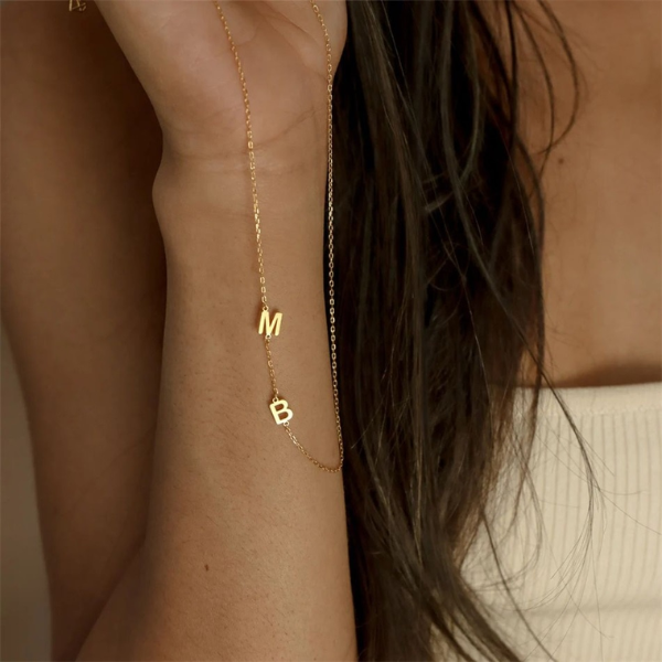collier personnalisé initiales plaqué or cadeau femme chic