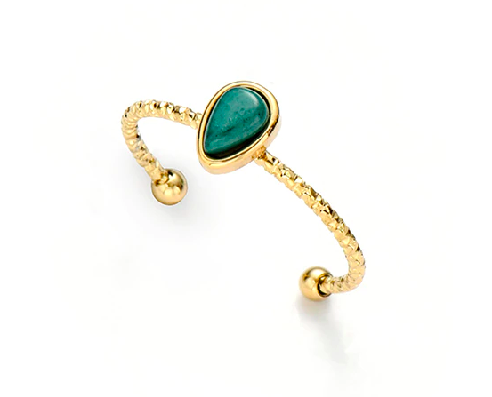 bague dorée pierre verte