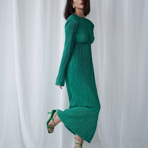 robe longue verte dos nu à manches longues