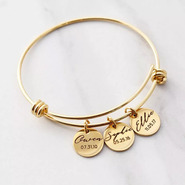 bracelet jonc breloque avec gravure personnalisée