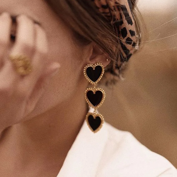 boucles doreilles pendantes coeur noir doré