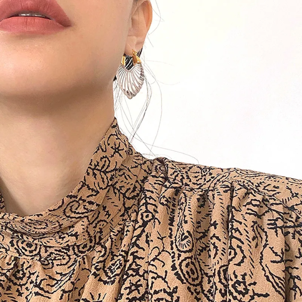 boucles doreilles créoles en résine transparente géométrique coquillage