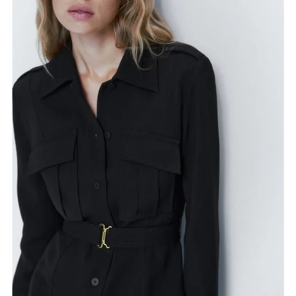 robe courte noire ceinture dorée élégante femme