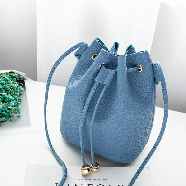 sac seau en cuir bleu chic