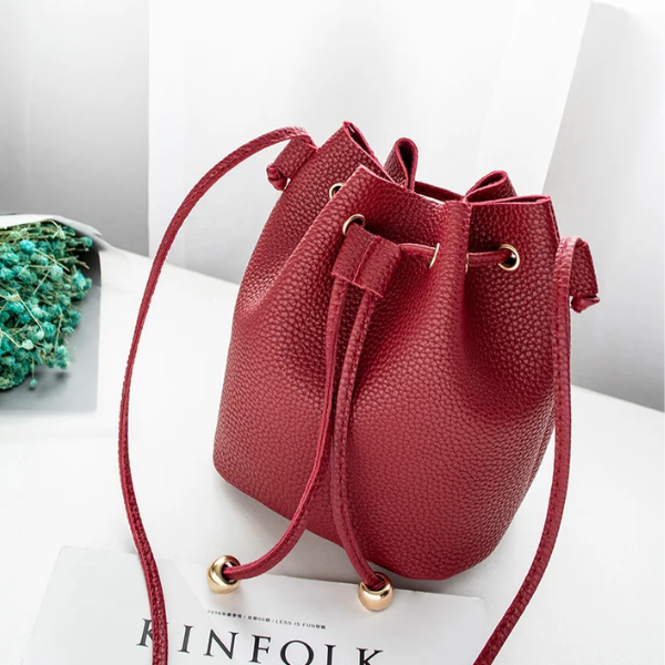 sac seau en cuir bordeaux