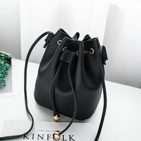 sac seau en cuir noir