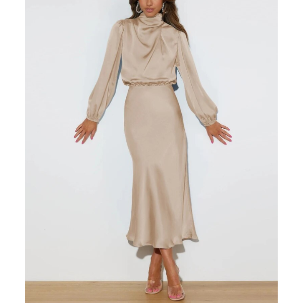 robe longue en satin beige à manches longues