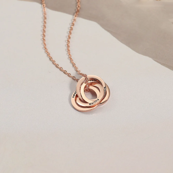 collier personnalisé gravé plusieurs prénoms plaqué or rose