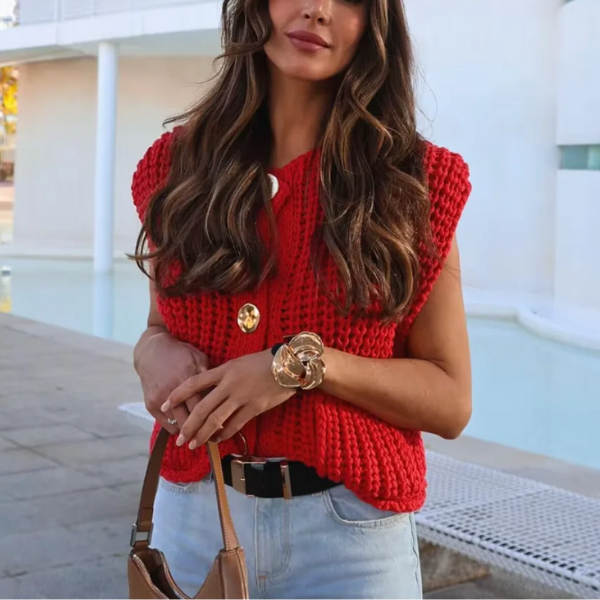 Cardigan sans manches rouge boutons dorés