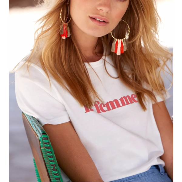 T-shirt femme coloris clair Anissa rébus – La femme, la reine, la légende