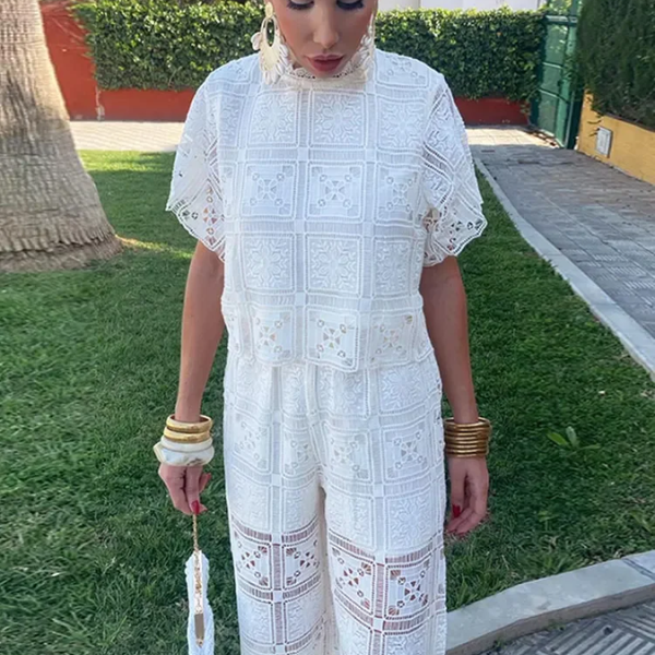 ensemble dentelle brodée blanc blouse pantalon