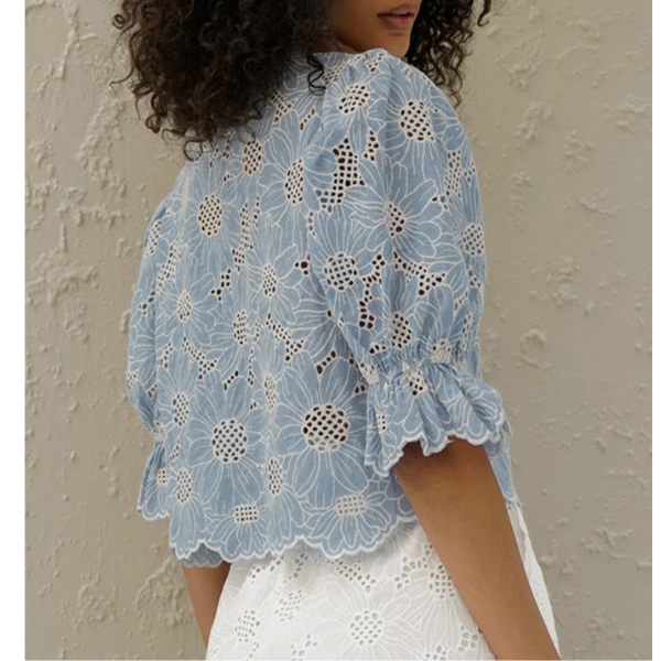 blouse bleue fleurie