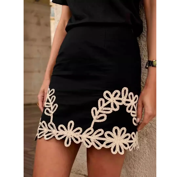 jupe courte noire brodée femme