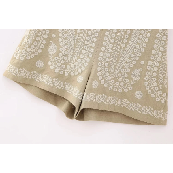 short beige brodé