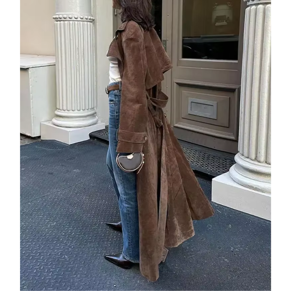 Trench long Montaigne daim marron L'Atelier des Parisiennes