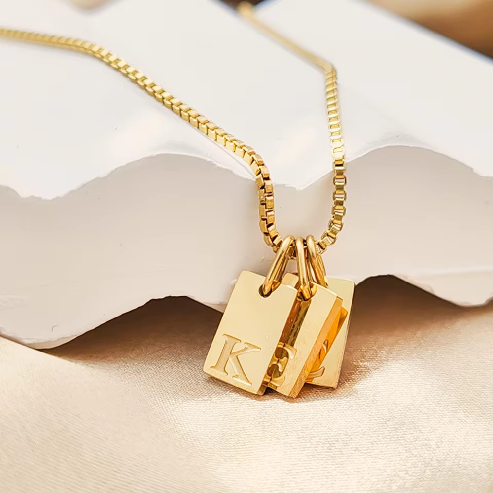 Collier médaillon doré