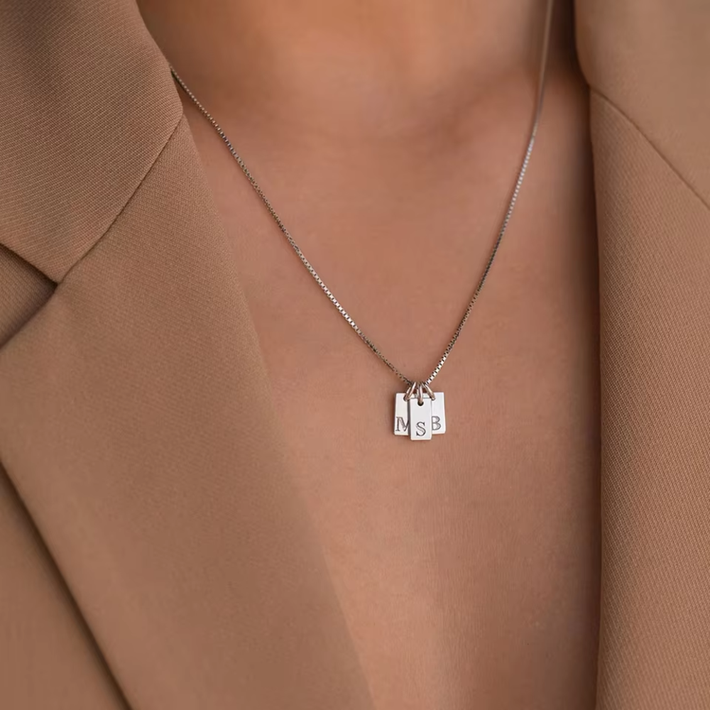 Collier Personnalisé avec Lettres en Médaillon