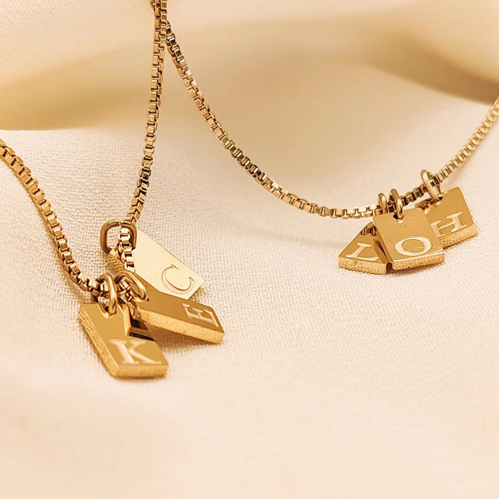 Collier médaillon personnalisable doré or fin 24 carats