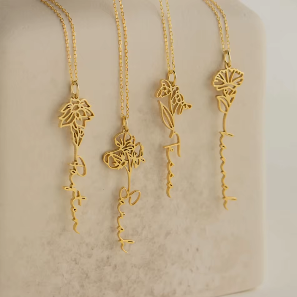 collier doré à lor fin pendentif prénom fleur gravé