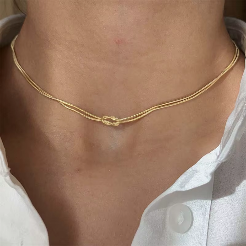 collier noué doré à lor fin