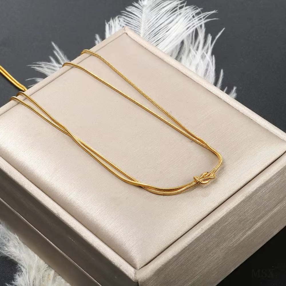 collier noué doré à lor fin double chaine