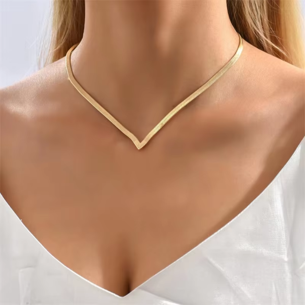 Collier délicat doré à lor fin