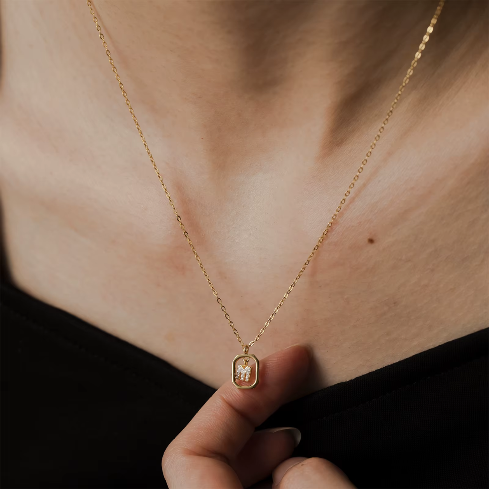 collier lettre monogramme or 24k M
