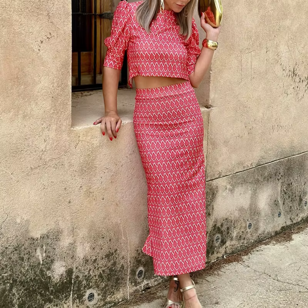 Ensemble haut et robe à manches bouffantes et jupe fendue fushia