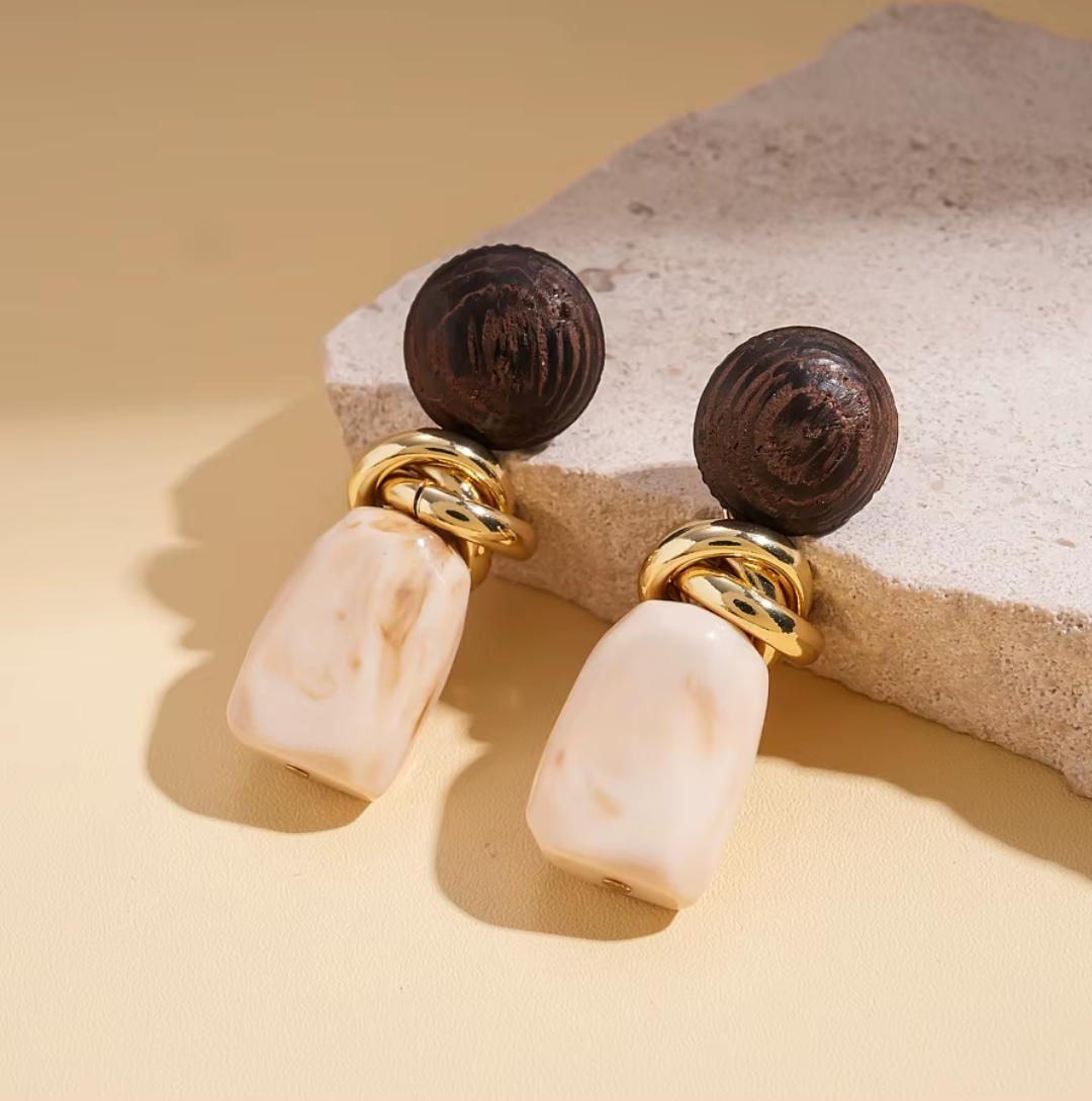 Boucles doreilles Esmeralda acrylique blanche