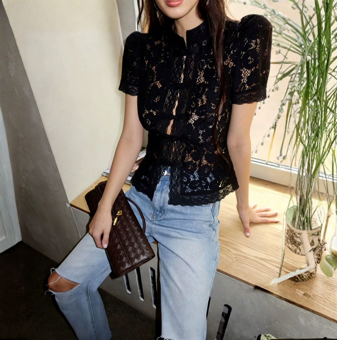T-shirt Canelle noir dentelle