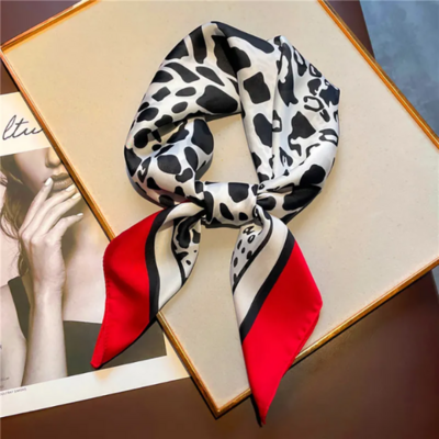 foulard carré de soie imprimé rouge noir