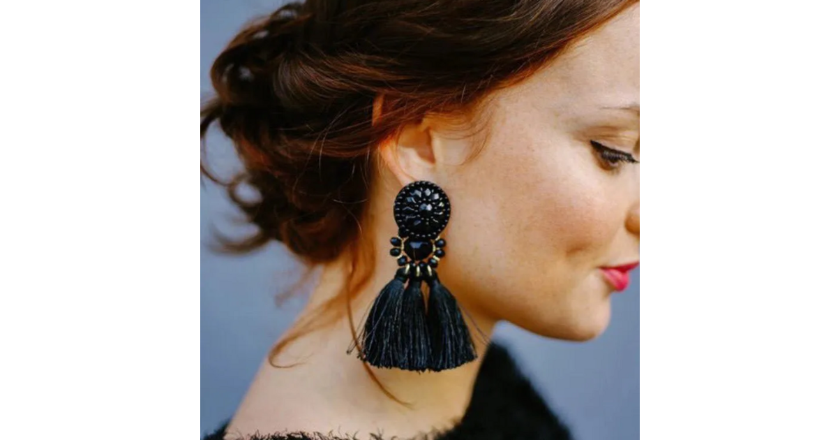 Boucles D'oreilles Pendantes Pompons Rouges En Alliage Doré - 16 Grammes, Fermoir Clous