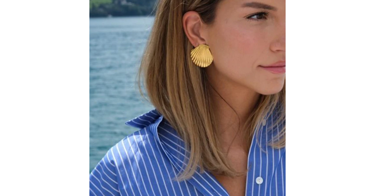 Boucles d'oreilles dorées et perles coquillages blanches : Atome
