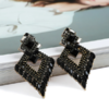 boucles d'oreilles noires