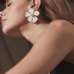 boucles doreilles florales blanches bohème chic originales bijou fantaisie pas cher