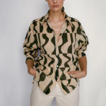 chemisier beige et noir imprimé géométrique tendance femme eshop la selection parisienne 1