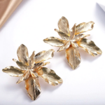 boucles doreilles fantaisies fleurs dorées bijoux femme en ligne pas chers la selection parisienne