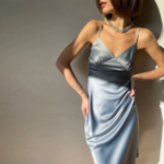 robe de soirée bleu cocktail événement en satin pour femme