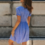 robe courte imprimée bleue fleurie femme style de parisienne