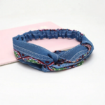 bandeau imprimé bleu ethnique femme accessoire cheveux idée coiffure facile