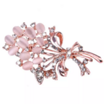 broche rose à strass chic pour femme cadeau original en ligne la selection parisienne