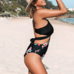 maillot de bain une pièce noir imprimé fleuri