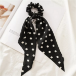 chouchou foulard noir et blanc à pois imprimé eaccessoire cheveux tendance