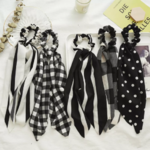 chouchou foulard noir et blanc accessoire cheveux tendance