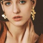boucles doreilles pendantes fantaisie dorées chic mode femme