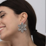boucles d'oreilles fleur argentées fantaisie