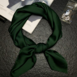Foulard en soie femme vert foncé 1